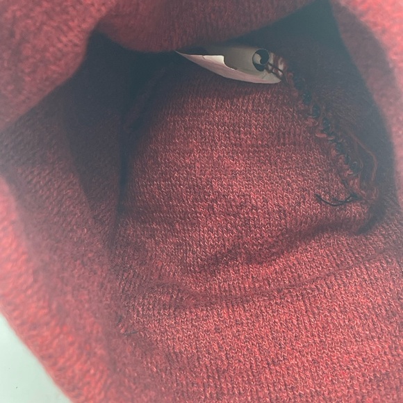 HARRY POTTER: Hogwarts Unisex Knit Hat. Pom Pom top - Picture 8 of 9